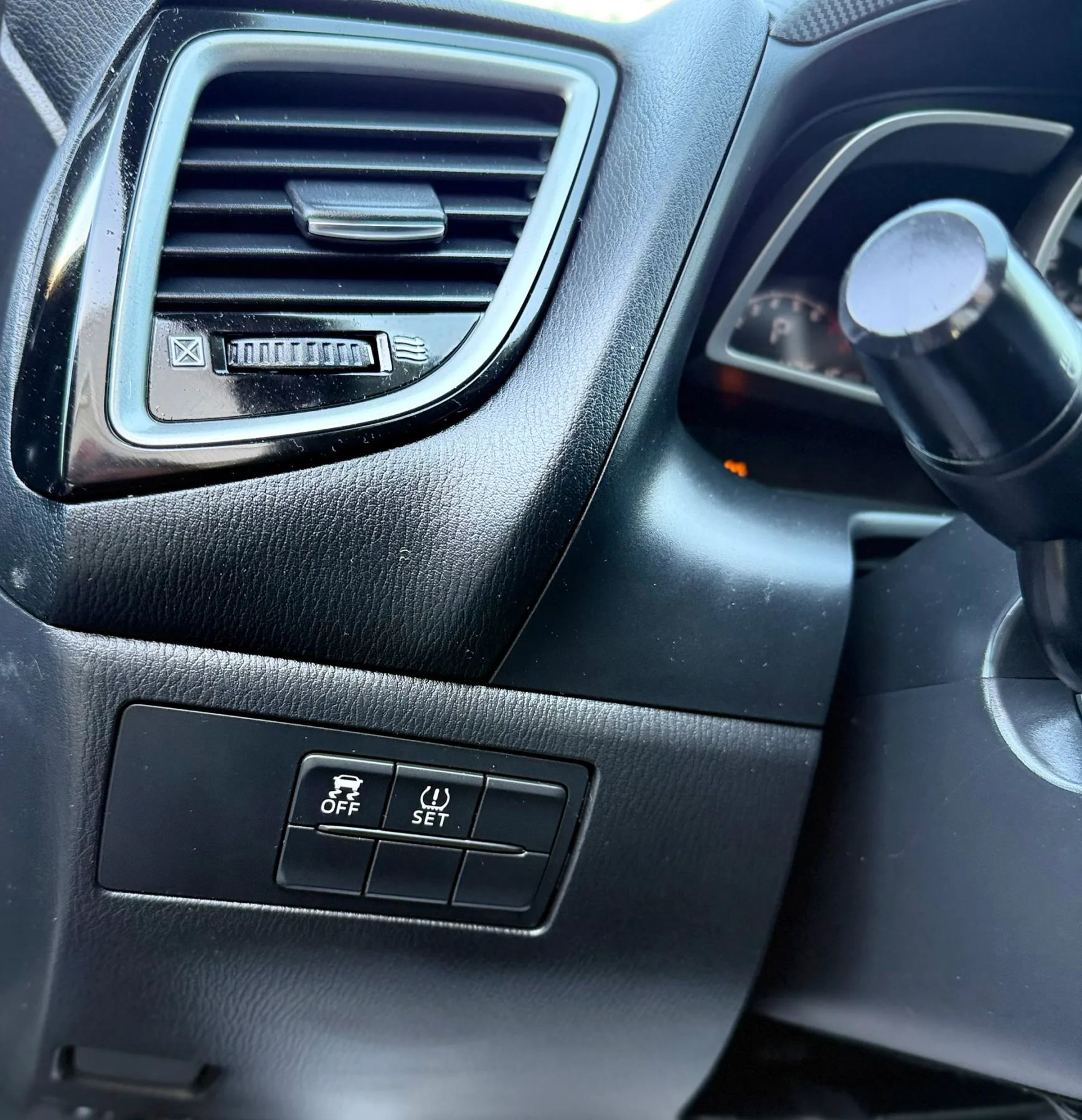 Used 2014 MAZDA MAZDA3 i Sport image 20