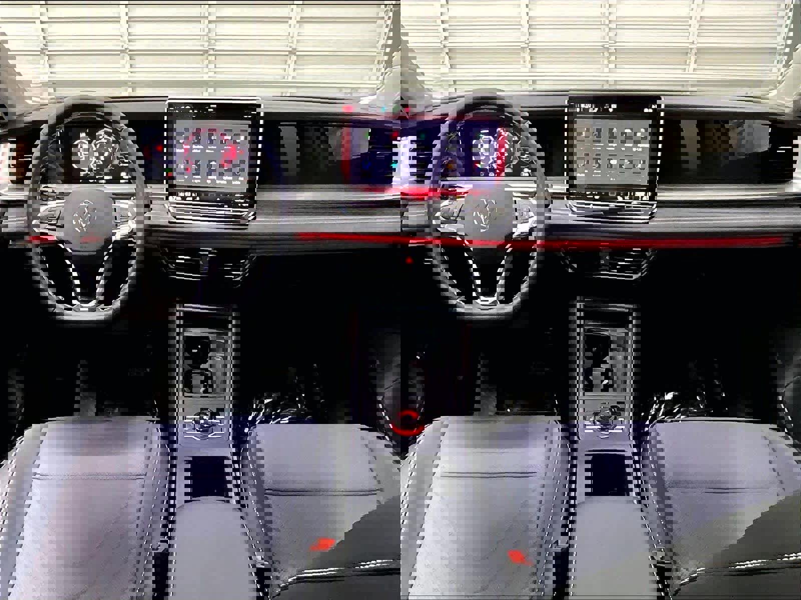 Certified 2025 Volkswagen Tiguan SE FWD image 17