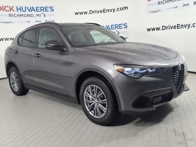 Used 2024 Alfa Romeo Stelvio Sprint AWD/4WD image 3