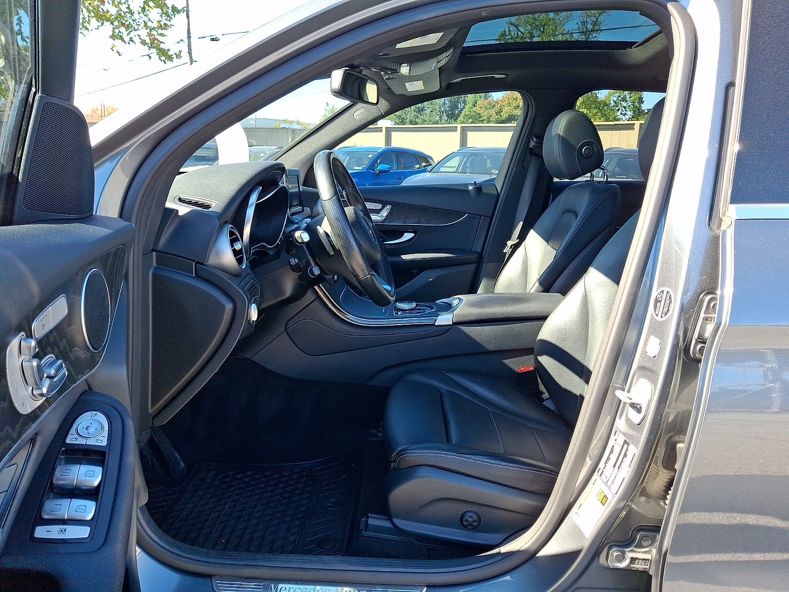 Used 2017 Mercedes-Benz GLC 300 4MATIC image 15