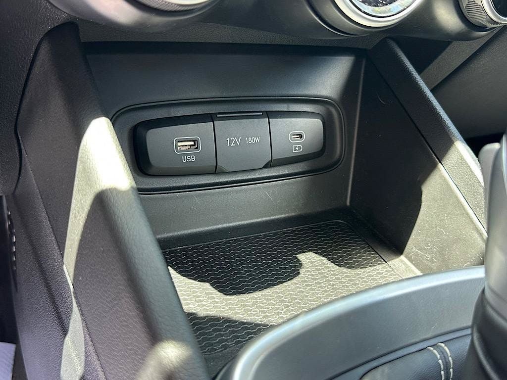 Used 2024 Hyundai Venue SEL FWD image 23
