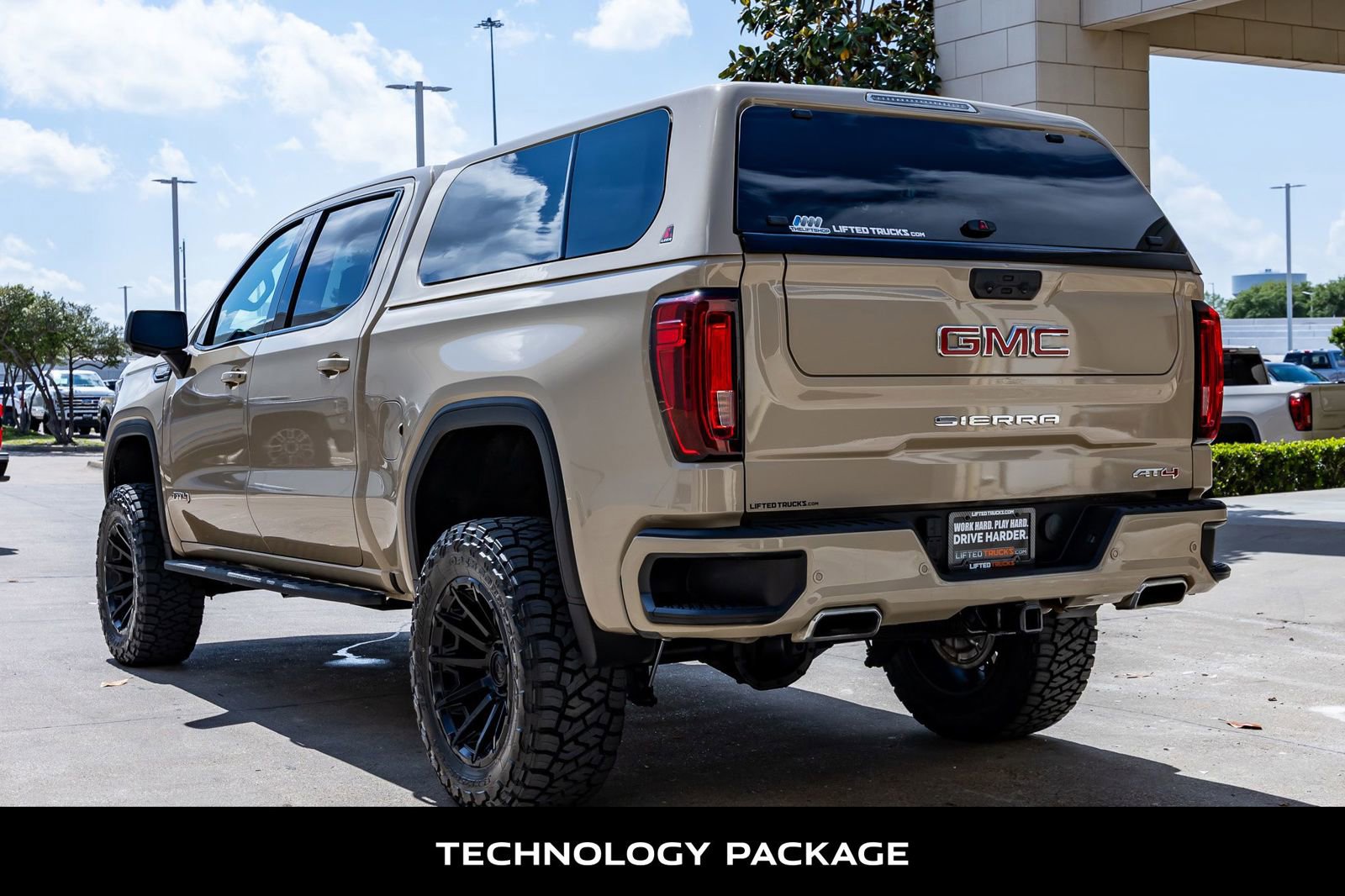 Used 2022 GMC Sierra 1500 AT4 w/ AT4 Premium Package AWD/4WD image 7