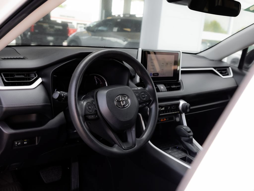 Used 2024 Toyota RAV4 LE AWD/4WD image 12