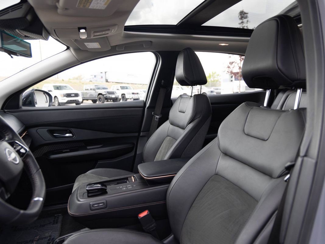 Used 2024 Nissan Ariya AWD image 15