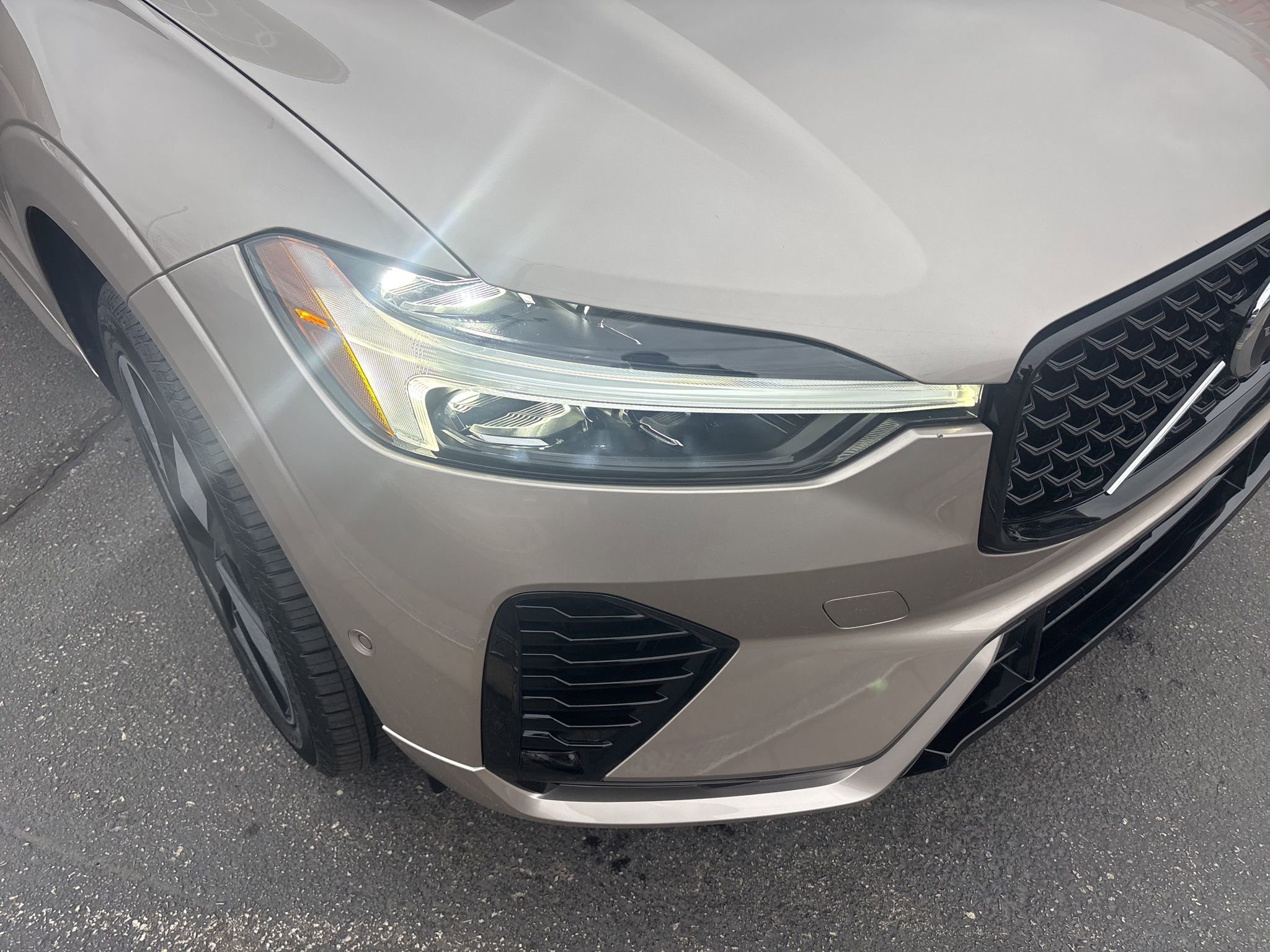 Used 2025 Volvo XC60 T8 Plus w/ Protection Package Premier image 16