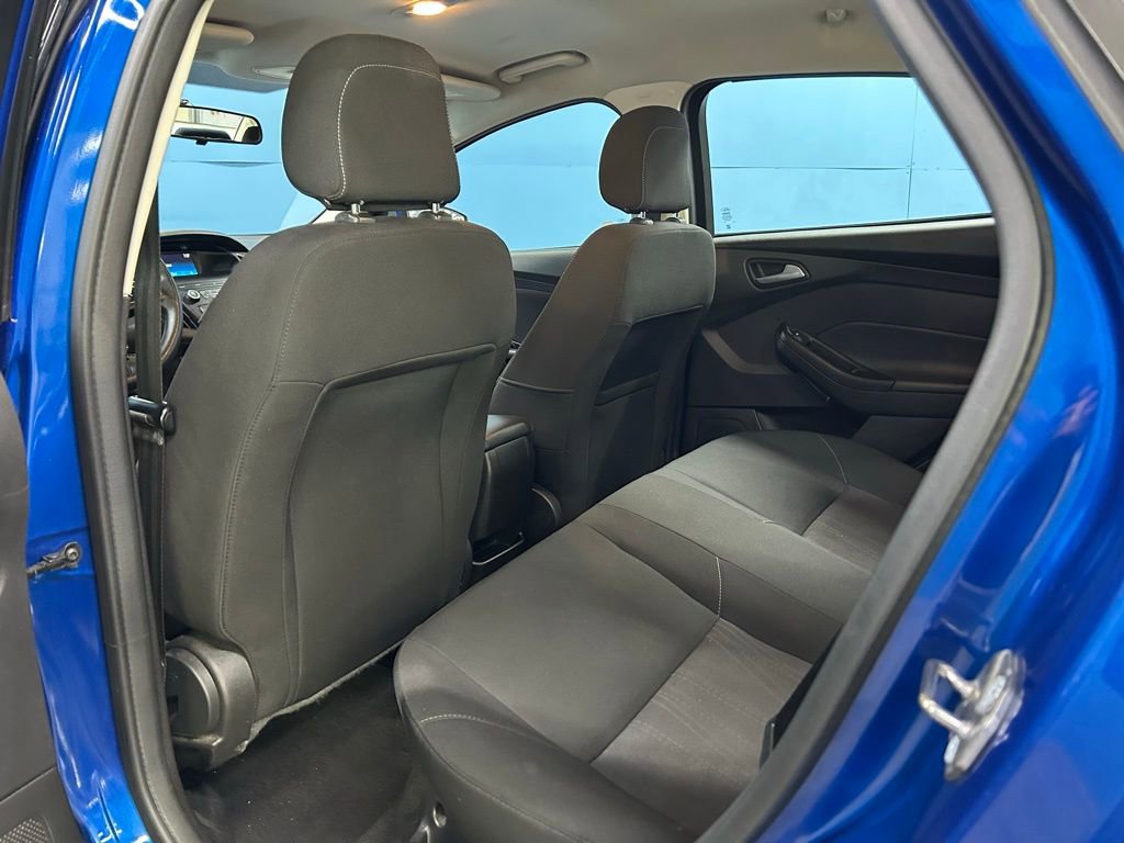 Used 2018 Ford Focus SE w/ SE Appearance Package image 30