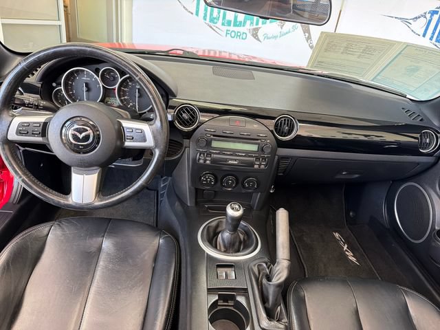 Used 2006 MAZDA MX-5 Miata Grand Touring RWD image 18