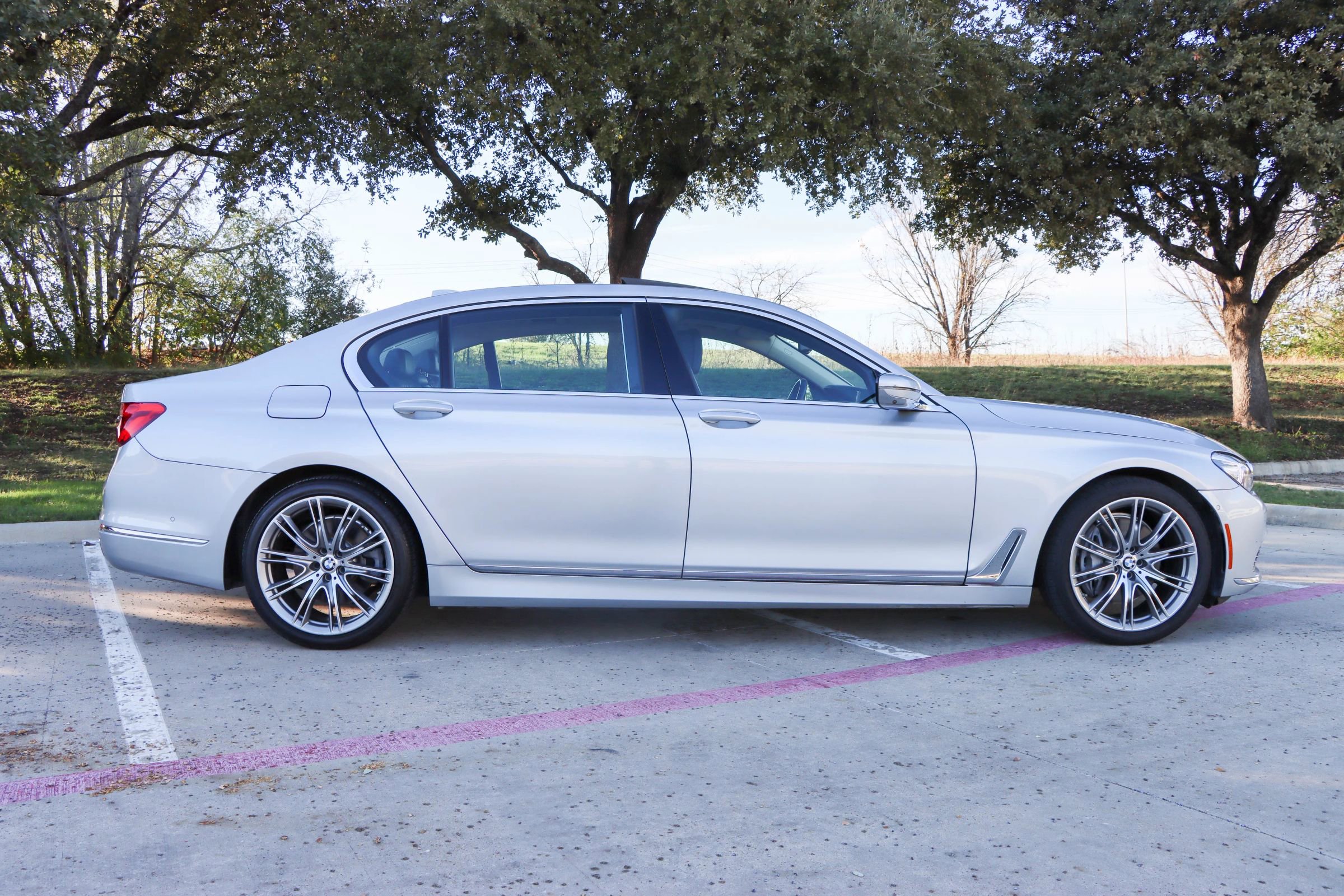 Used 2019 BMW 740i w/ Executive Package image 8