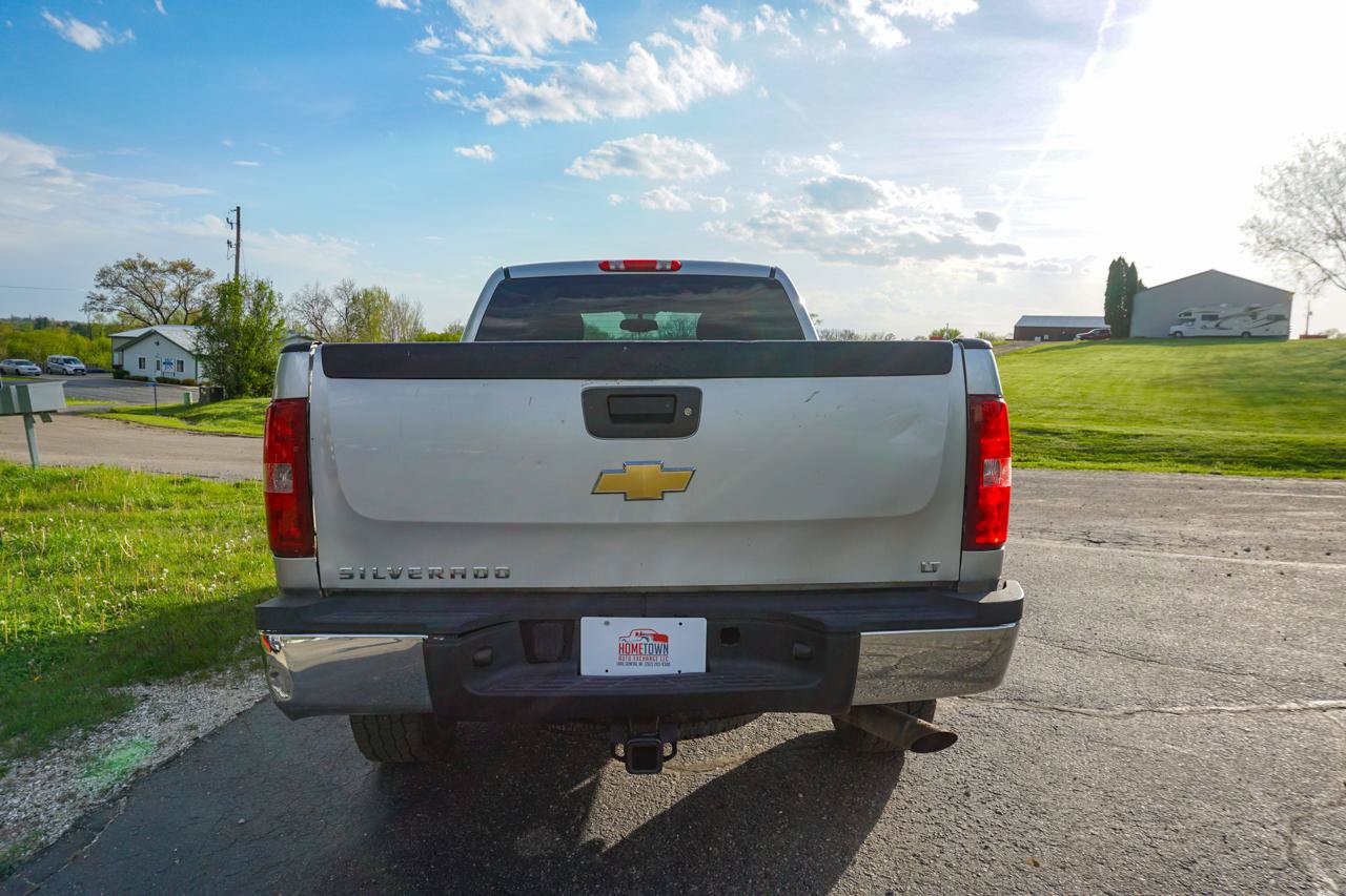Used 2010 Chevrolet Silverado 2500 LT w/ Interior Plus Package AWD/4WD image 4