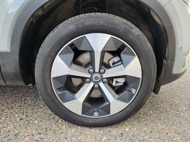 Certified 2024 Volvo XC40 B5 Plus image 21