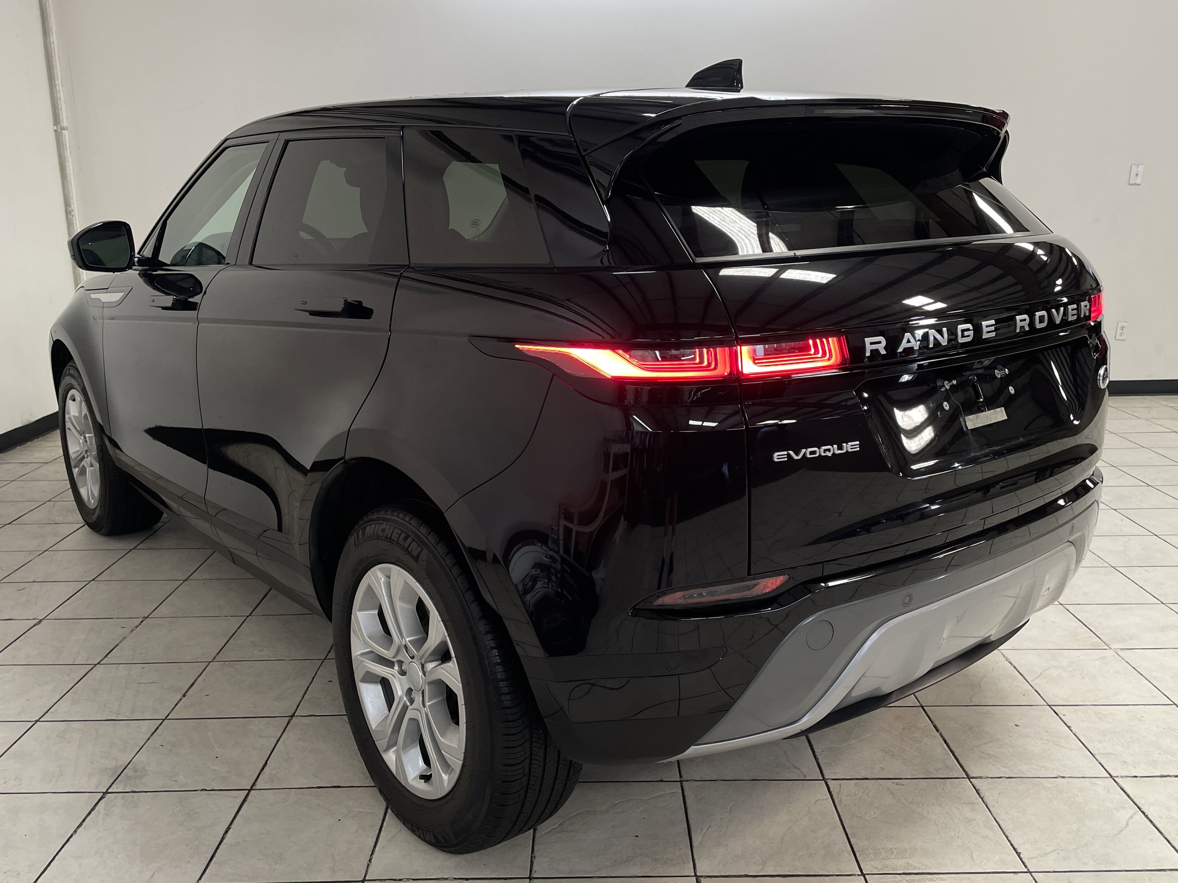 Used 2022 Land Rover Range Rover Evoque S AWD/4WD image 6