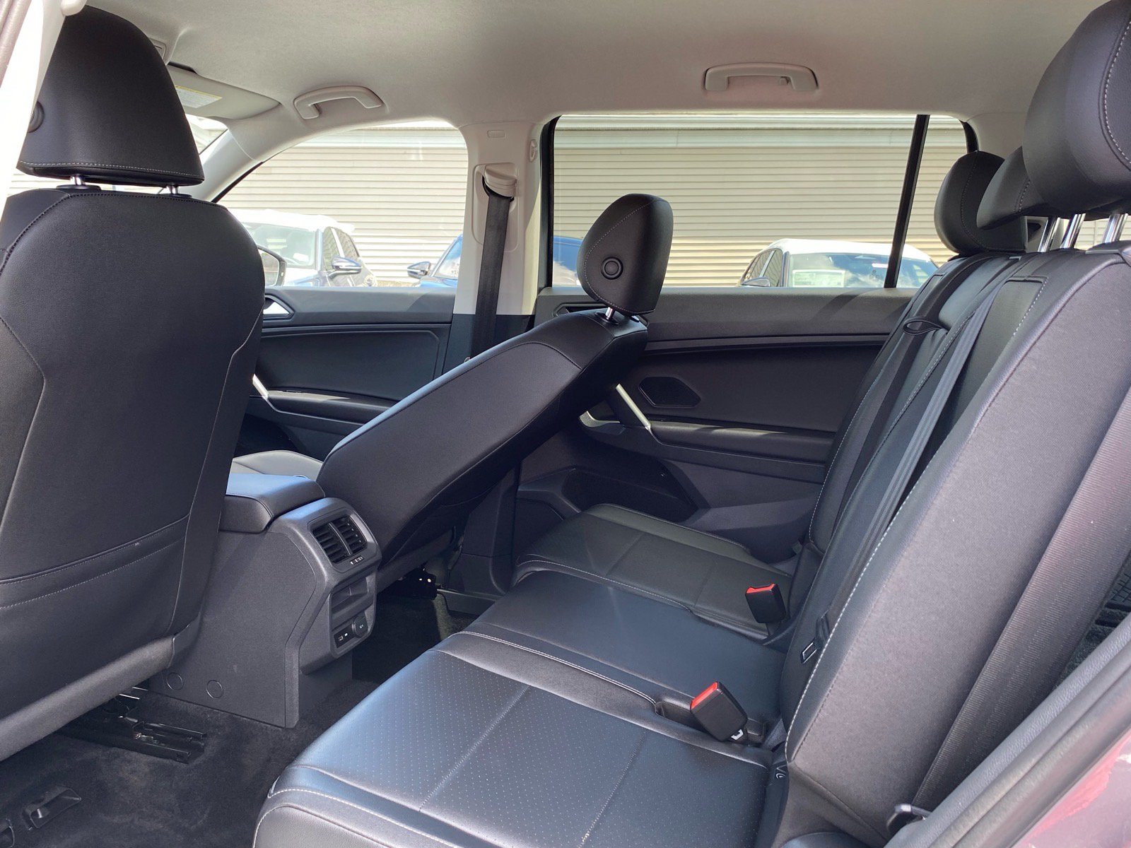 Used 2020 Volkswagen Tiguan SE FWD image 18