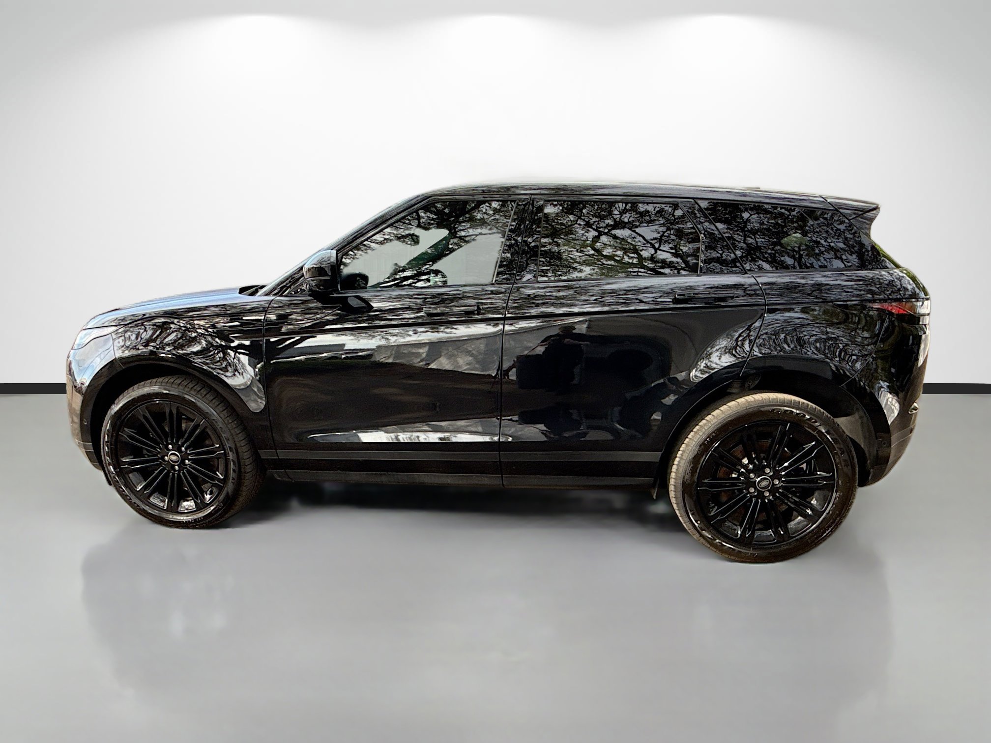 Used 2026 Land Rover Range Rover Evoque S image 6