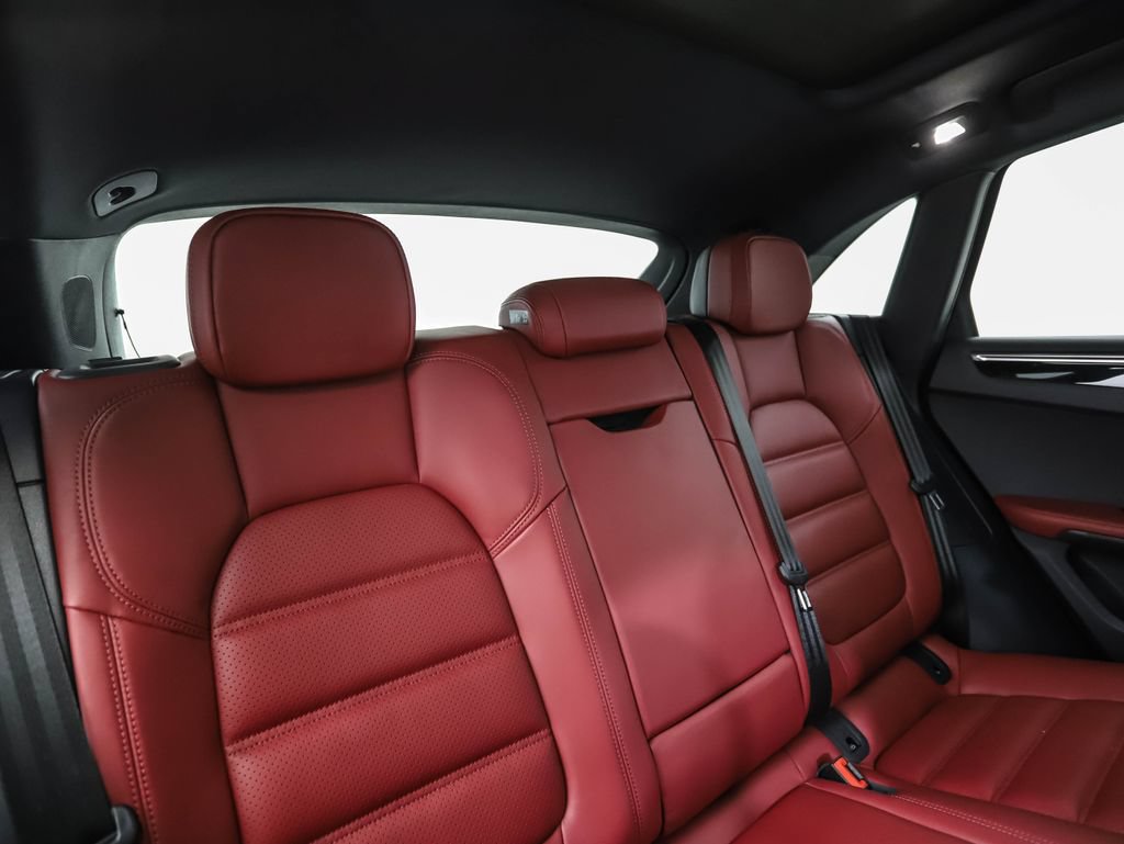 Used 2023 Porsche Macan AWD/4WD image 27