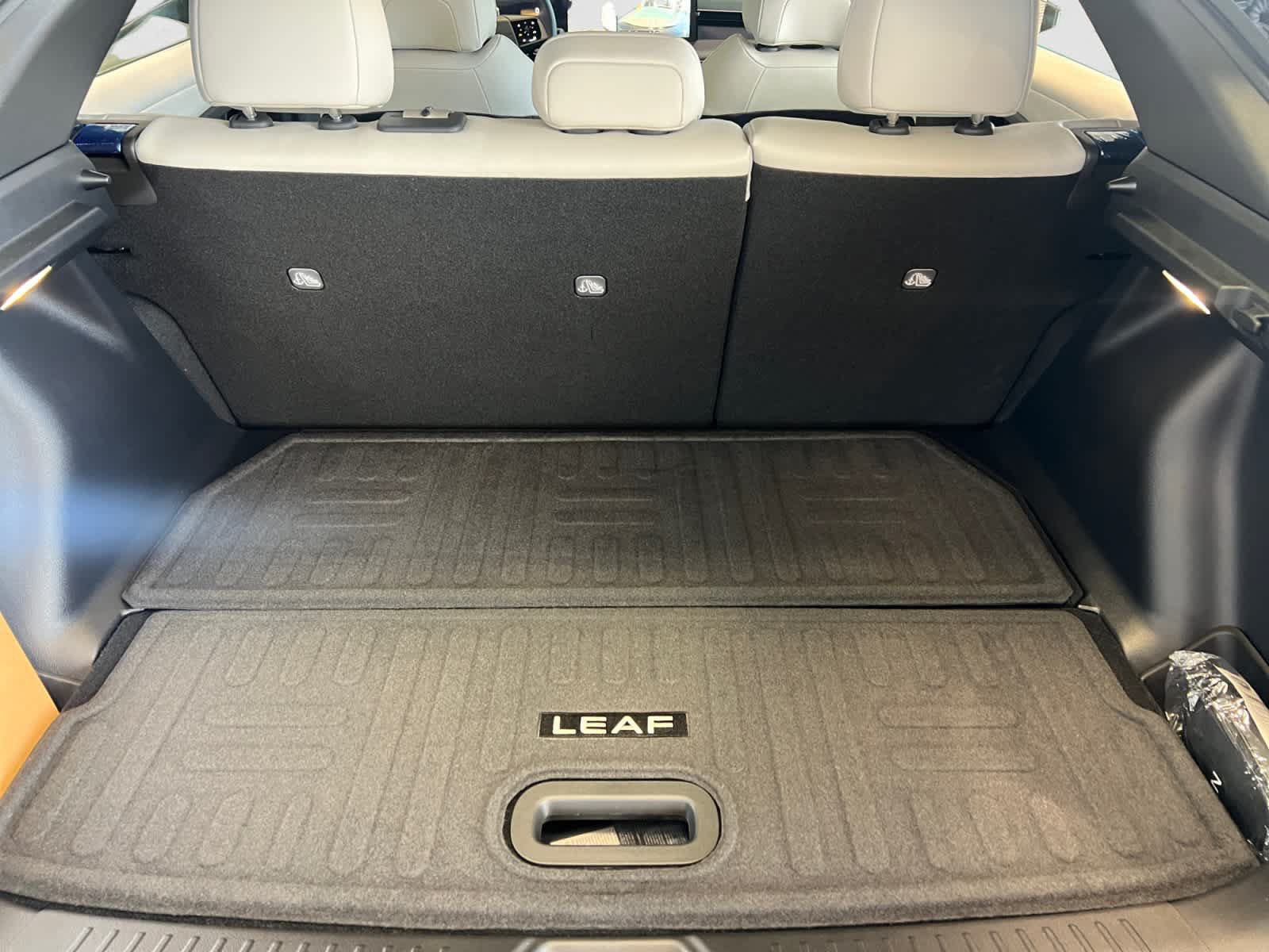 New 2026 Nissan Leaf Platinum+ w/ Cargo Package (Platinum+) FWD image 5