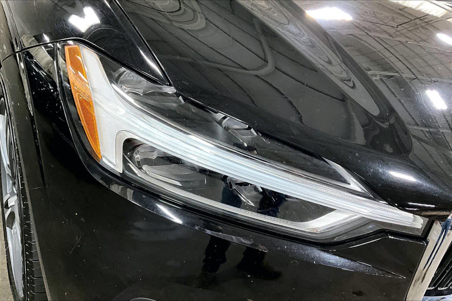 Used 2021 Volvo XC60 T5 Momentum w/ Premium Package AWD/4WD image 28