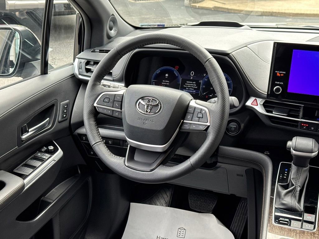 Used 2025 Toyota Sienna Platinum AWD/4WD image 20