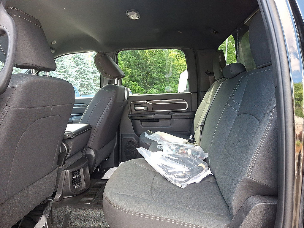 Used 2025 RAM 5500 4x4 Crew Cab image 11