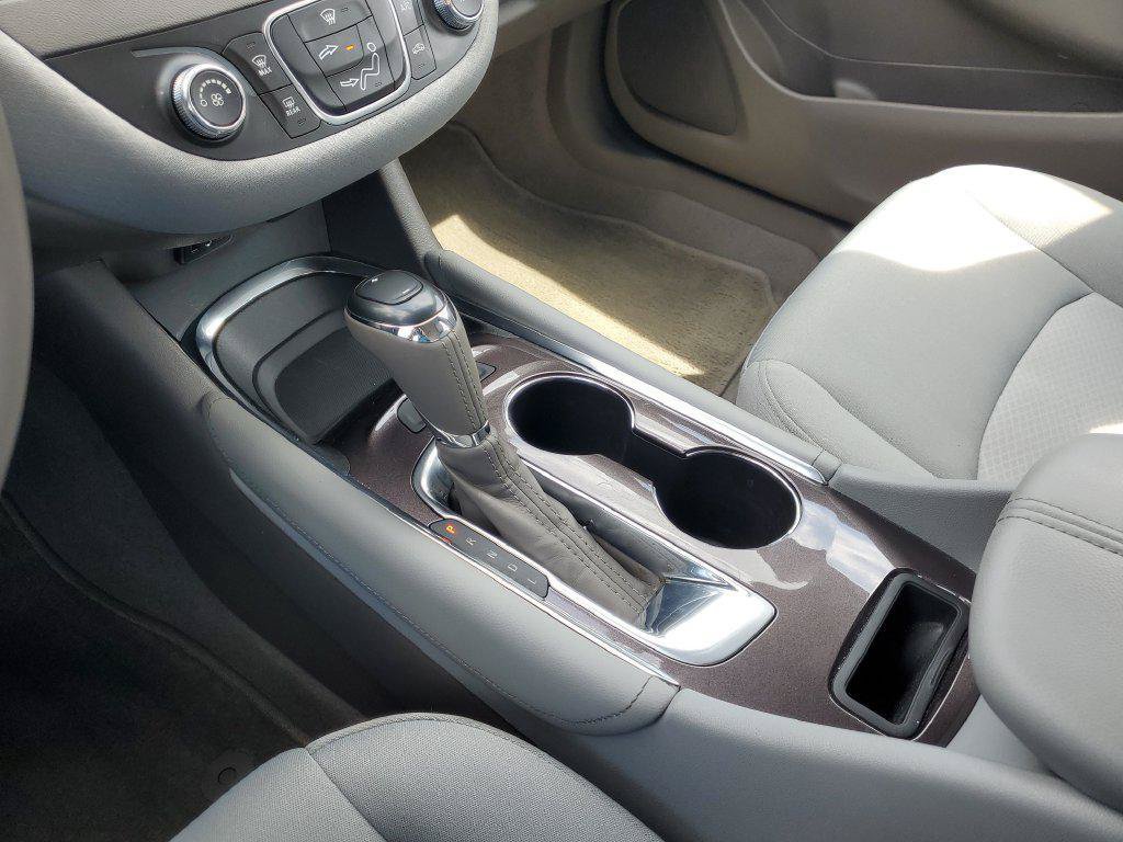 Used 2018 Chevrolet Malibu LT FWD image 19