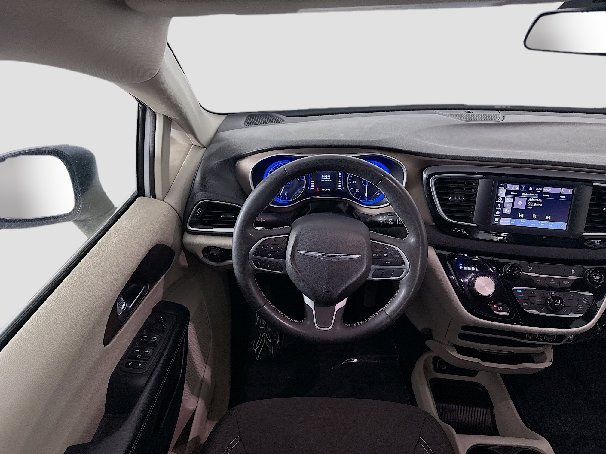 Used 2022 Chrysler Voyager LX FWD image 17