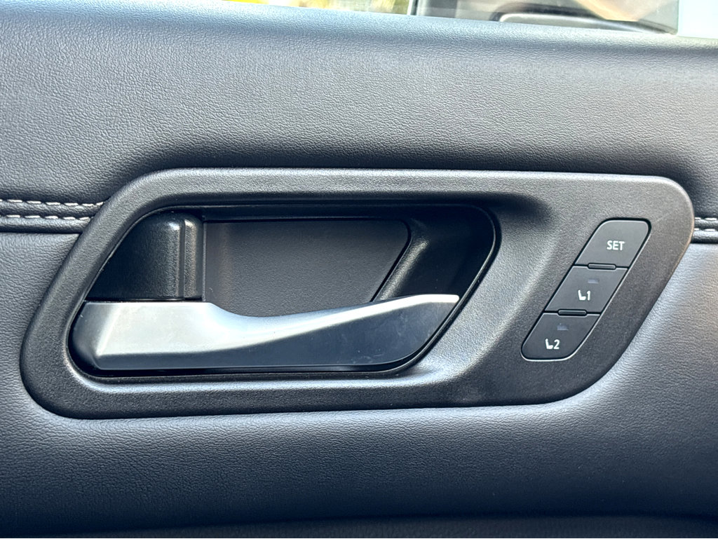 Certified 2025 Nissan Pathfinder Platinum image 36