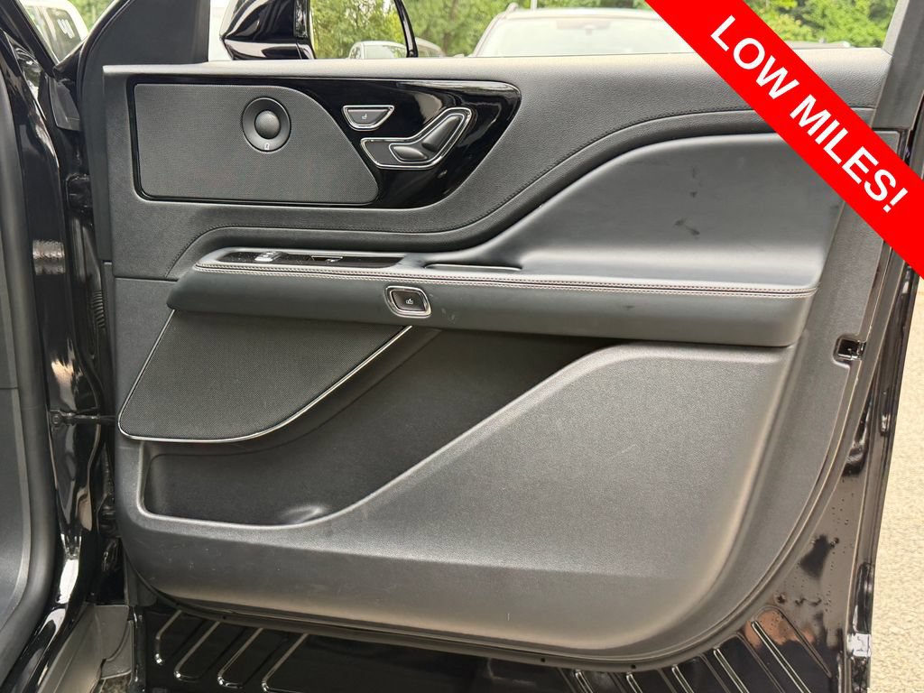 Used 2025 Lincoln Aviator Reserve AWD/4WD image 10
