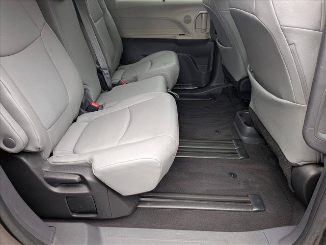 Certified 2022 Toyota Sienna XLE FWD image 18