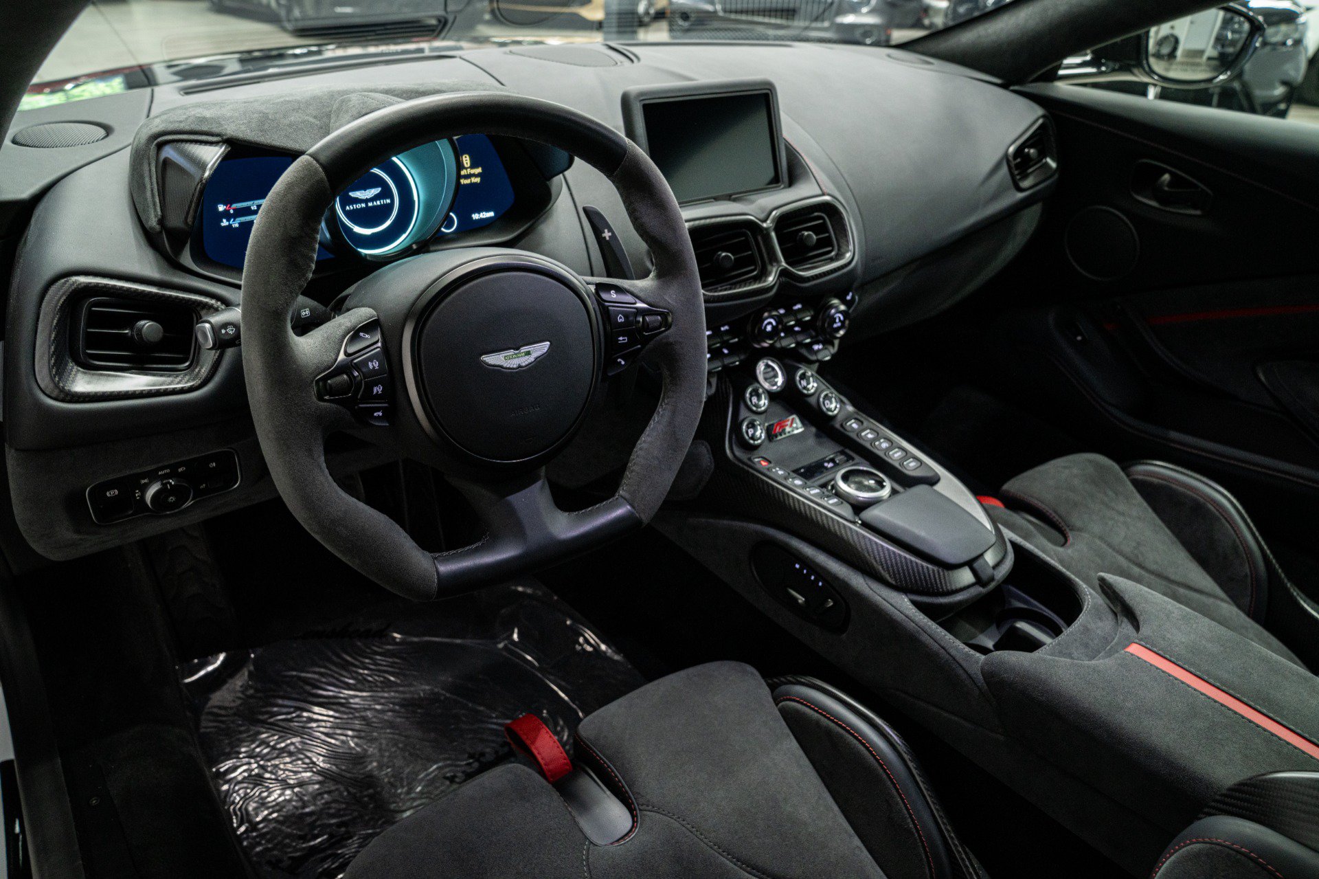 Used 2023 Aston Martin V8 Vantage Coupe RWD image 12