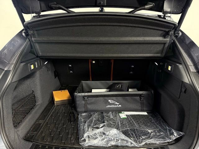 New 2025 Jaguar F-PACE R-Dynamic S image 17