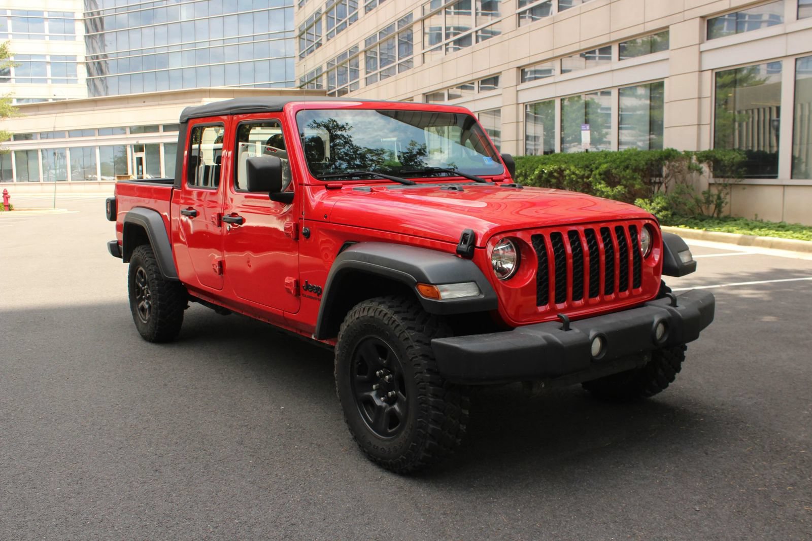 Used 2020 Jeep Gladiator Sport AWD/4WD image 1