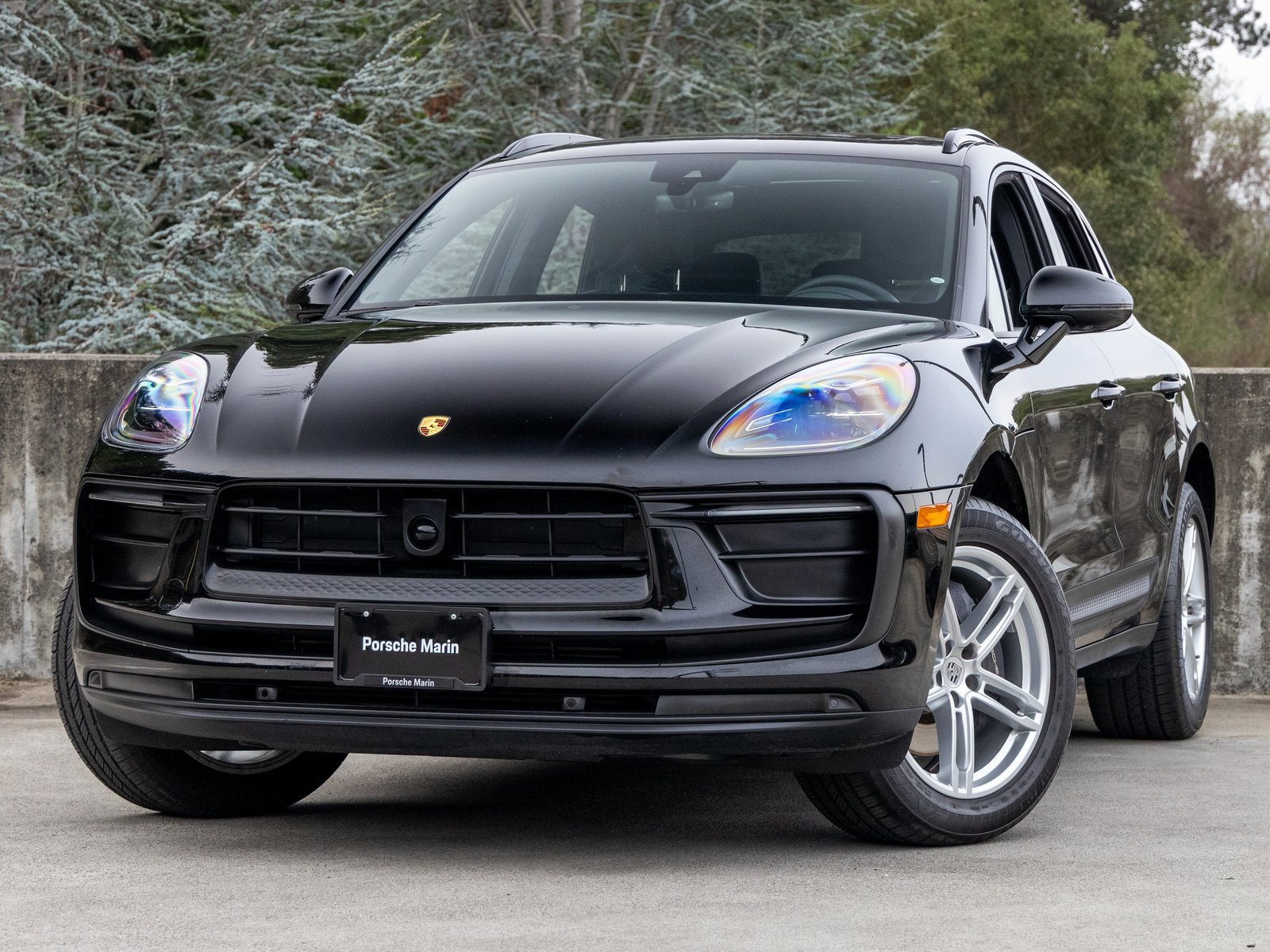 Certified 2025 Porsche Macan image 1