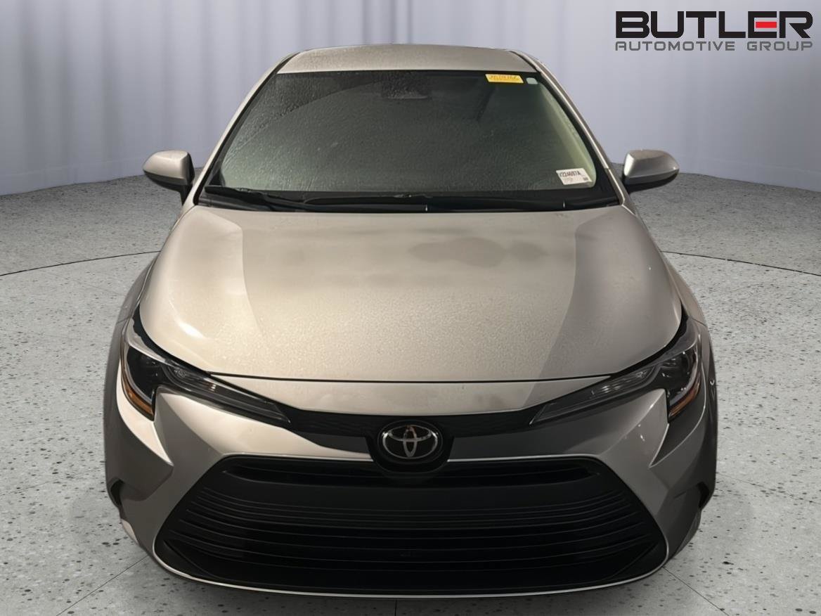 Used 2025 Toyota Corolla LE w/ Convenience Package FWD image 4