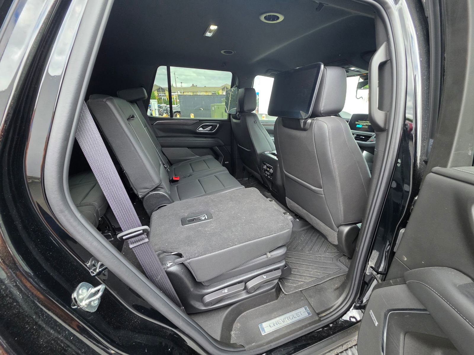 Used 2023 Chevrolet Tahoe Z71 AWD/4WD image 13