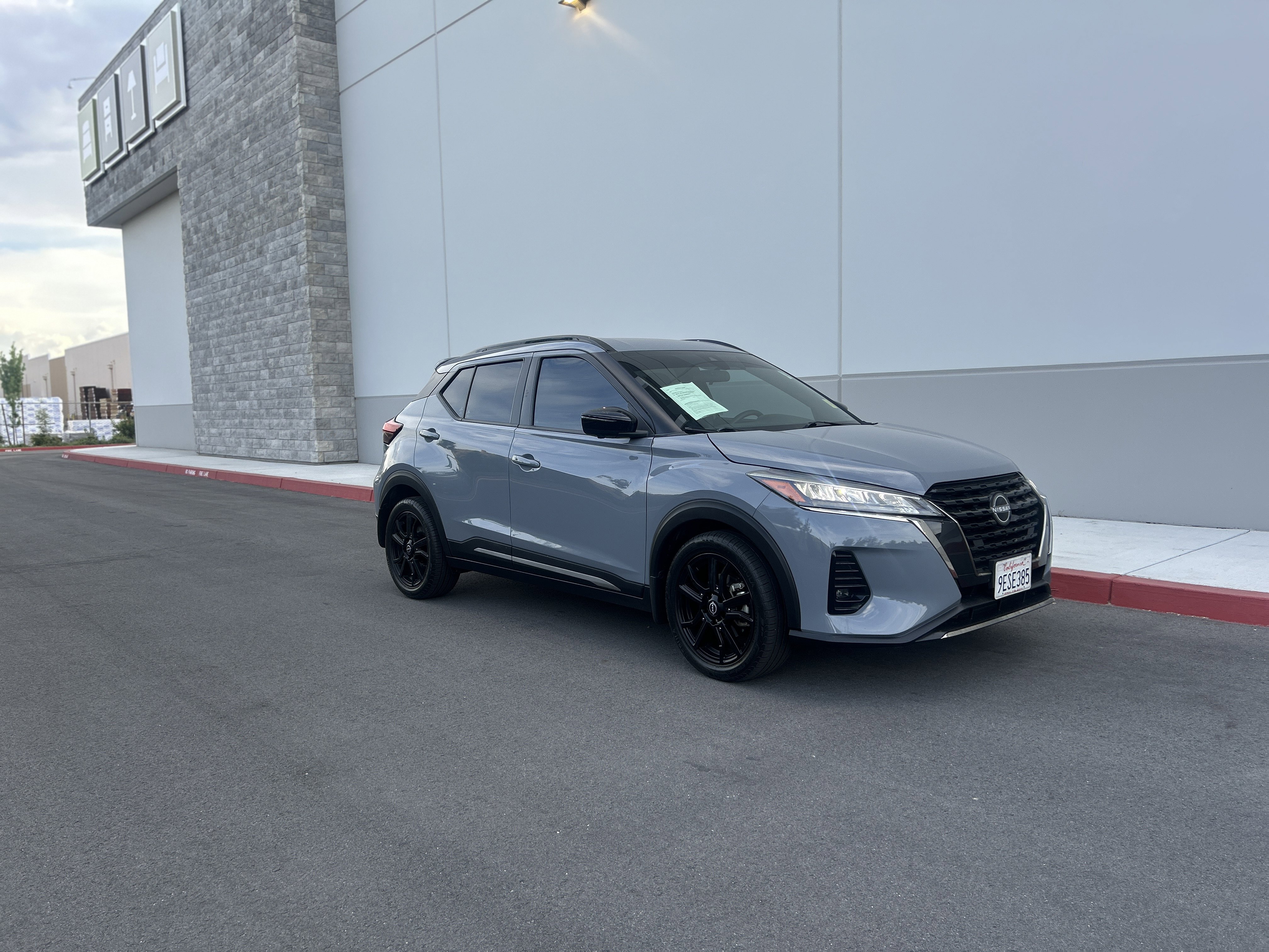 Used 2023 Nissan Kicks SR image 5