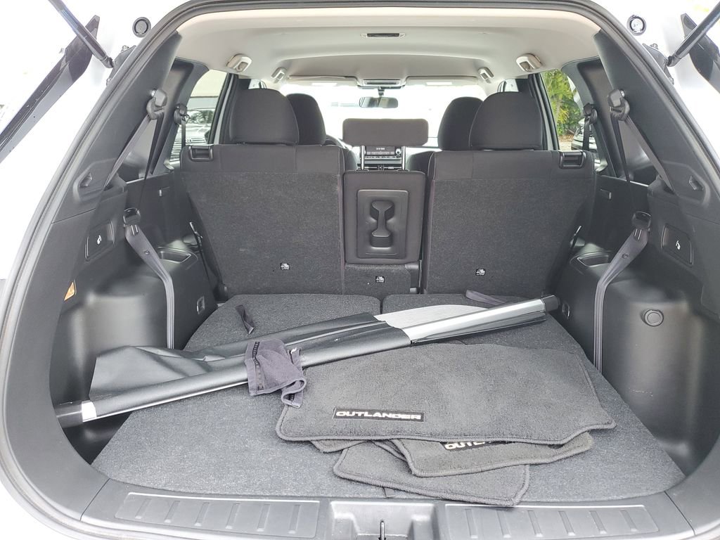 Used 2023 Mitsubishi Outlander ES FWD image 9