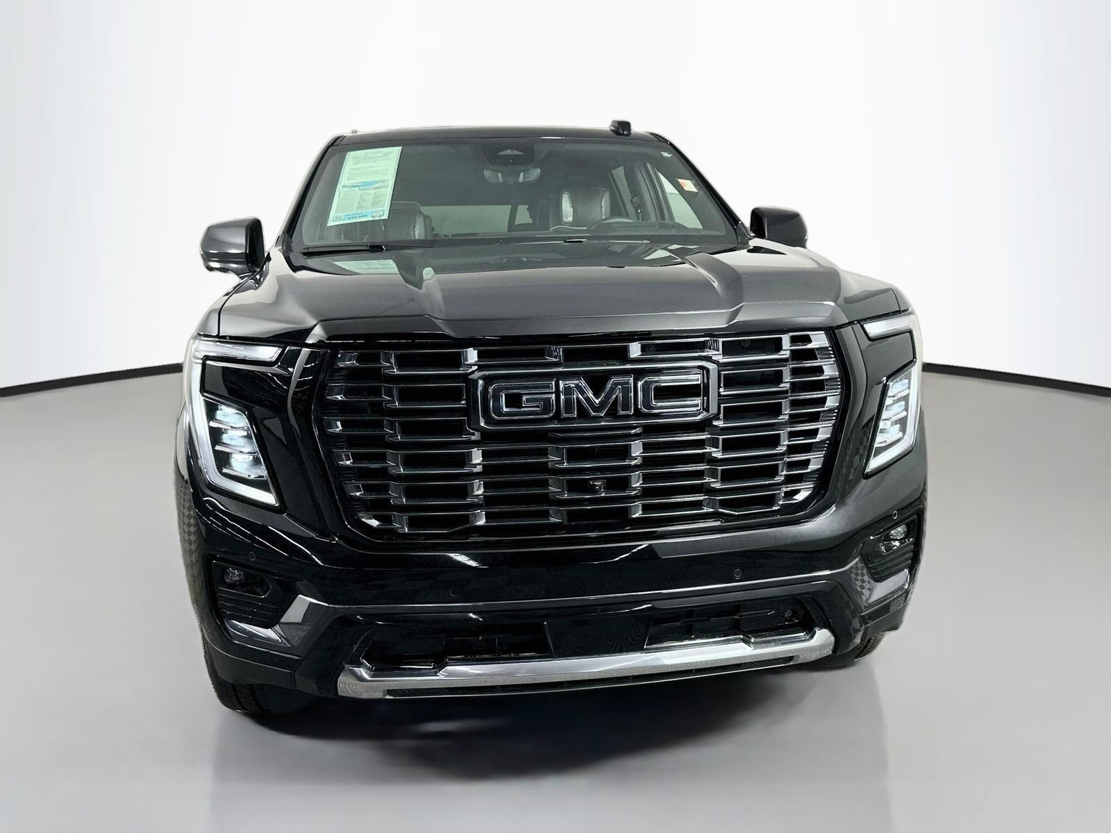 Used 2025 GMC Yukon XL Denali Ultimate AWD/4WD image 2