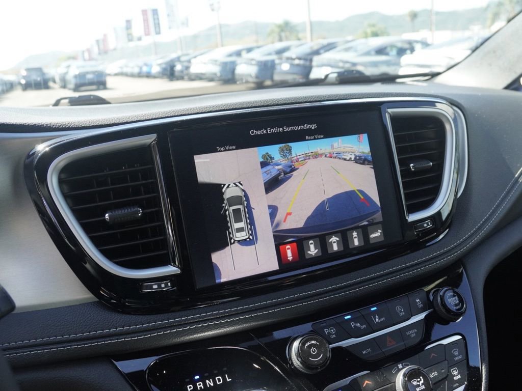 Used 2024 Chrysler Pacifica Limited w/ Uconnect Theater Family Group image 12