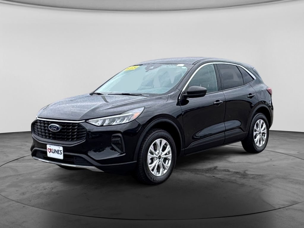 Used 2024 Ford Escape Active AWD/4WD image 3