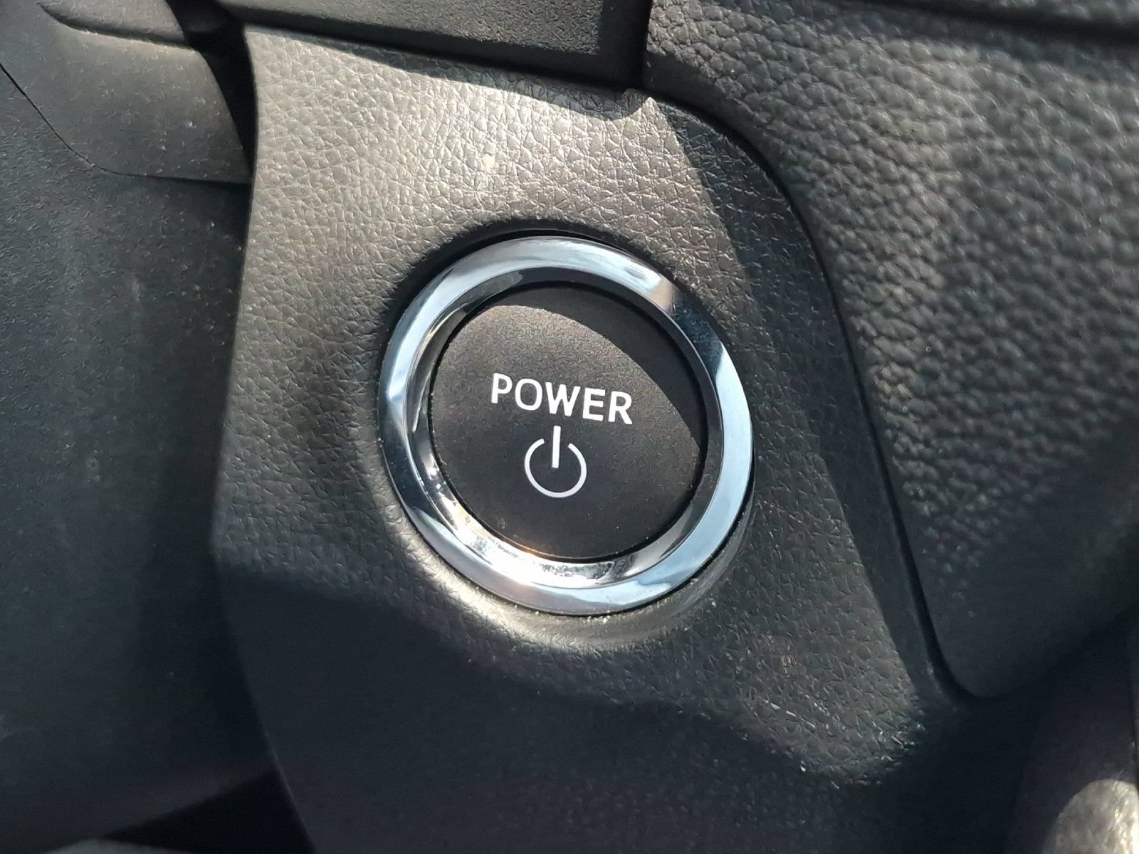 Used 2025 Toyota RAV4 XLE AWD/4WD image 20