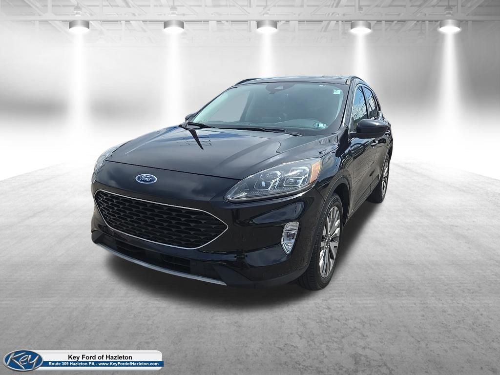 Certified 2022 Ford Escape Titanium w/ Class II Trailer Tow Package AWD/4WD image 3