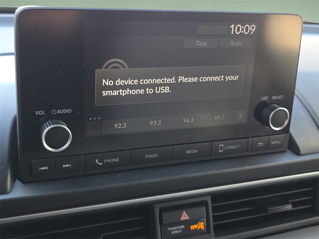 Used 2023 Honda Pilot LX image 32