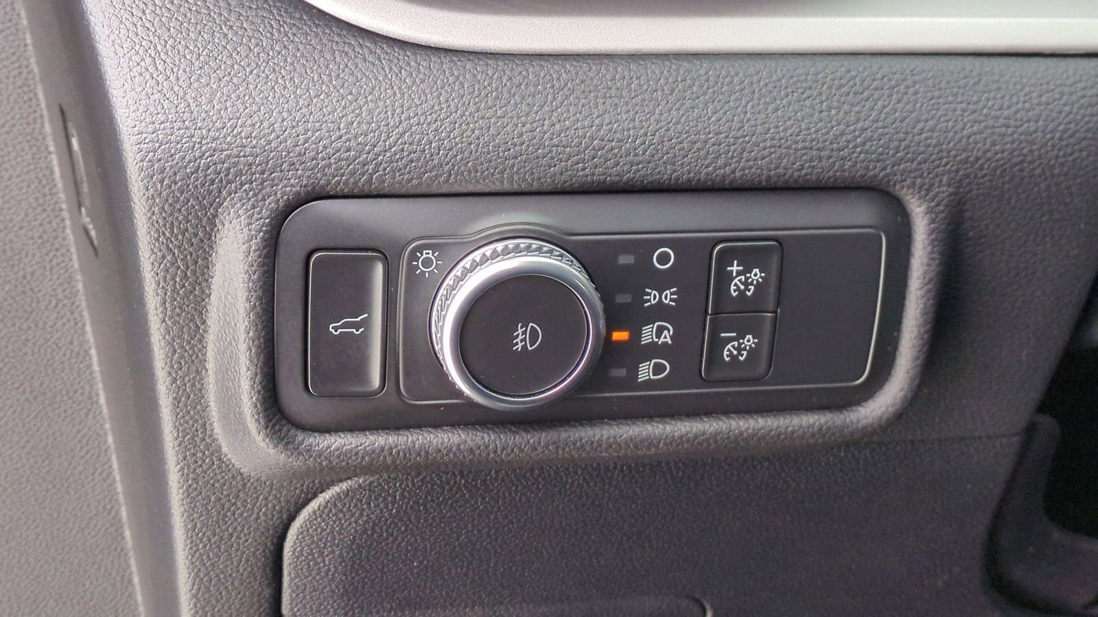 Certified 2021 Ford Explorer XLT w/ Equipment Group 202A image 19