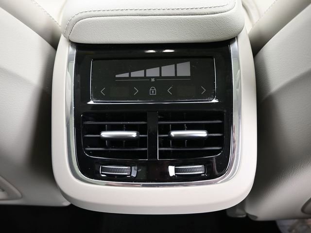 Used 2023 Volvo XC60 B5 Ultimate image 31