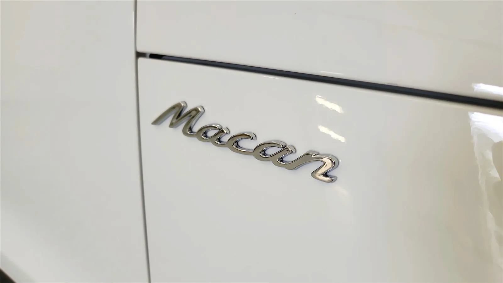 Used 2022 Porsche Macan S AWD/4WD image 17