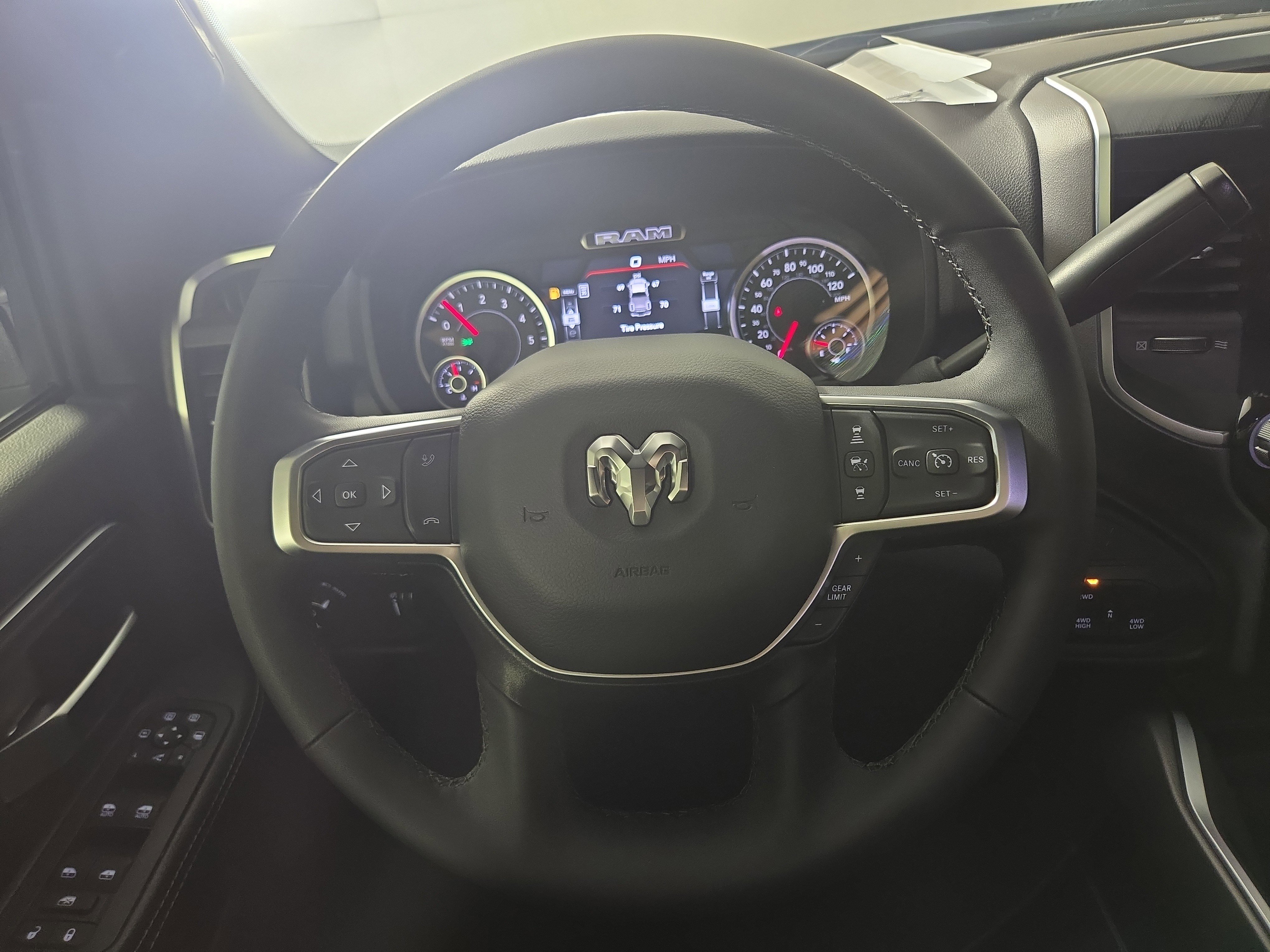 Used 2025 RAM 2500 Big Horn AWD/4WD image 15