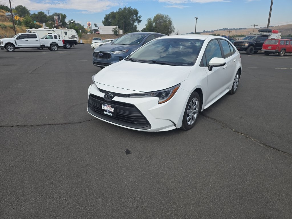 Used 2024 Toyota Corolla LE FWD image 2