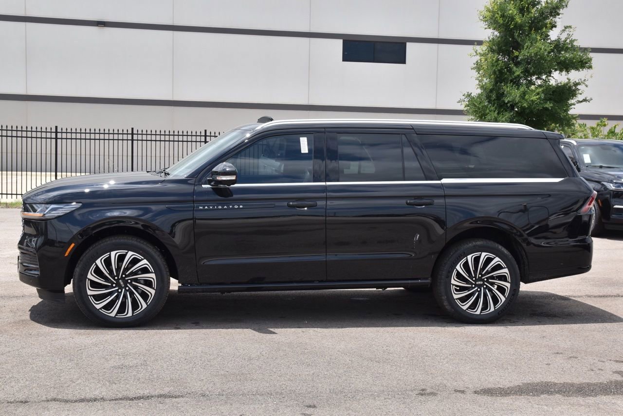 New 2026 Lincoln Navigator L Black Label AWD/4WD image 11