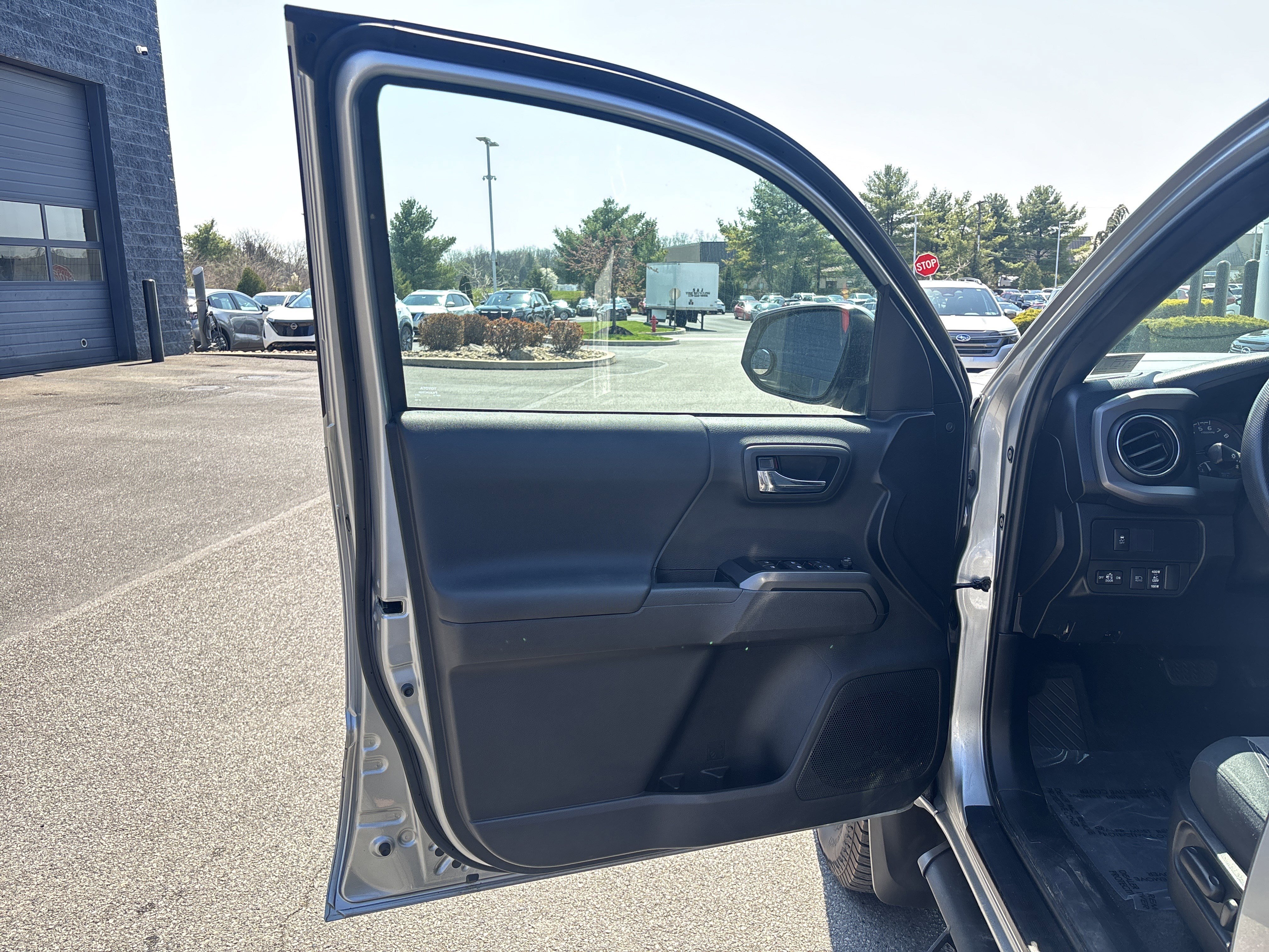 Used 2022 Toyota Tacoma TRD Sport AWD/4WD image 41