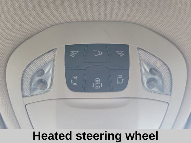 Used 2023 Chrysler Voyager LX image 11