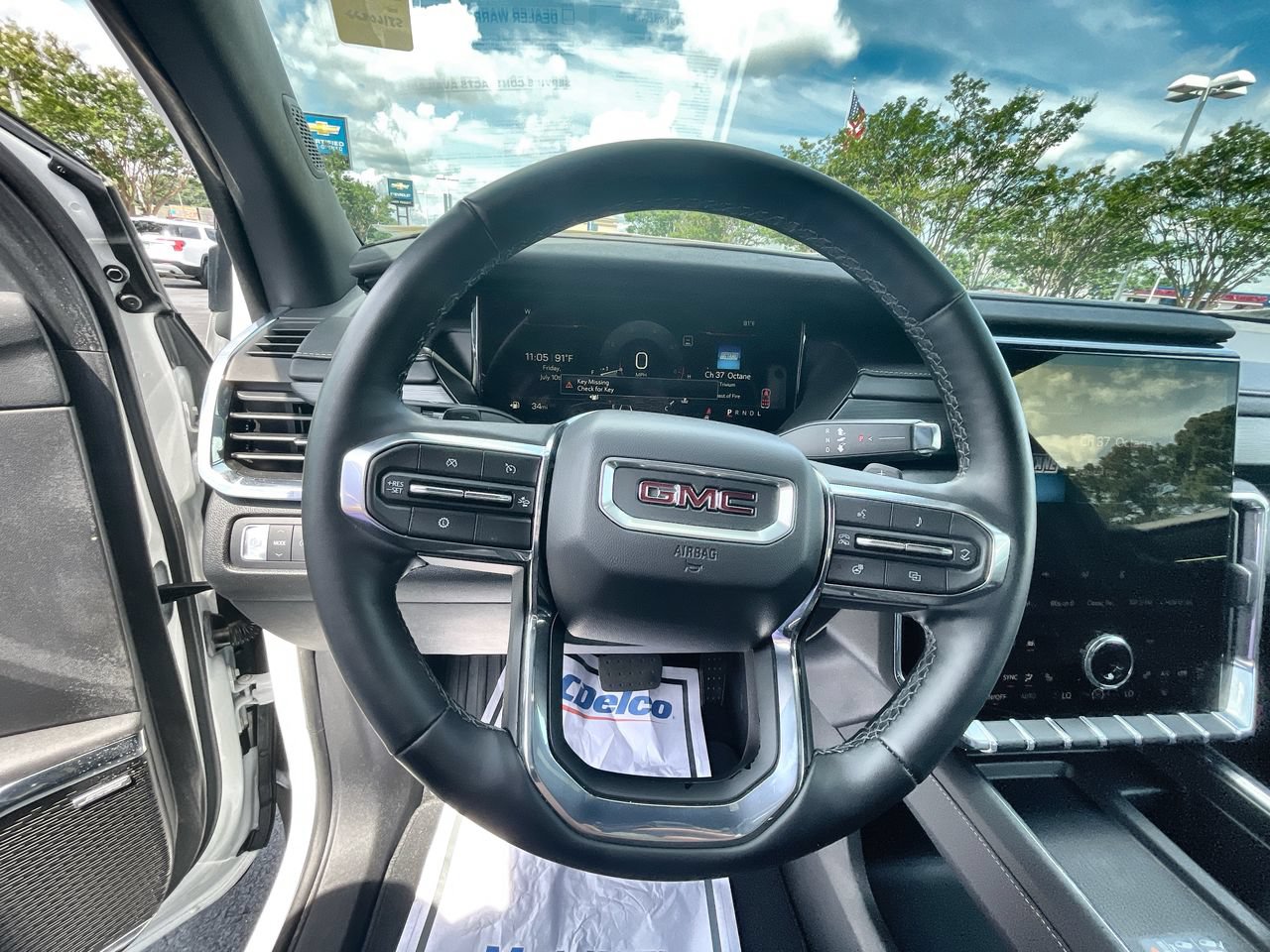 Used 2025 GMC Acadia Elevation FWD image 11